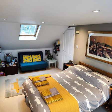 Large Light Loft Room - En Suite Hove Exterior foto