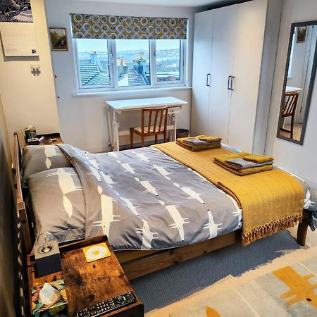 Large Light Loft Room - En Suite Hove Exterior foto