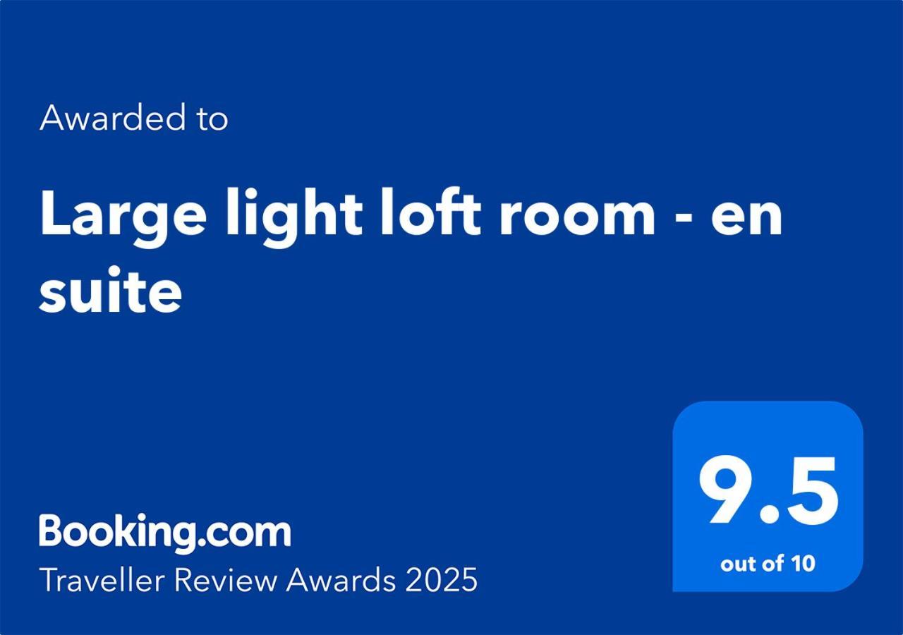 Large Light Loft Room - En Suite Hove Exterior foto